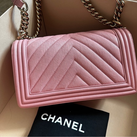 CHANEL CHEVRON OLD MEDIUM BOY IN SAKURA PINK - Picture 9 of 16